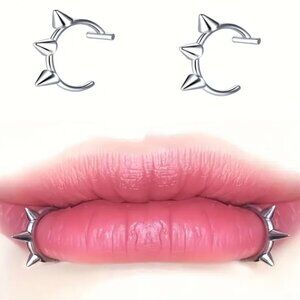 🌺 🌺 🌺  Gothic  Lip Rings - Set of Two